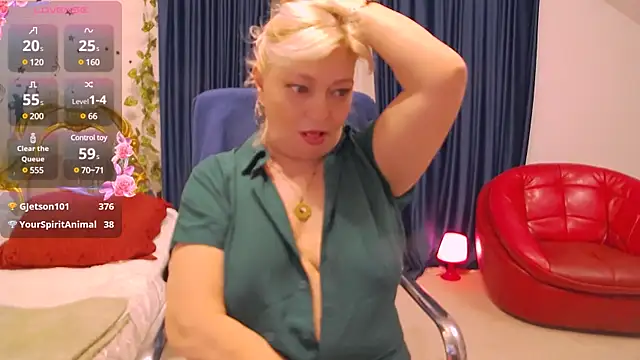 Snapshot of HypnotikCate chatting on 02-20-25, 03:01 HypnotikCate online show from 02-20-25, 03:01