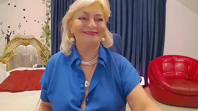 Snapshot of HypnotikCate chatting on 03-08-25, 03:39 HypnotikCate online show from 03-08-25, 03:39