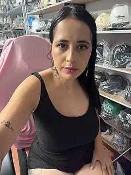 Snapshot of GiaDuque chatting on 03-18-26, 11:13 GiaDuque online show from 03-18-26, 11:13