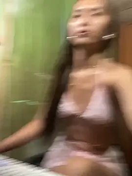 Snapshot of asian_petit69 chatting on 10-20-25, 01:00 asian petit69 online show from 10-20-25, 01:00