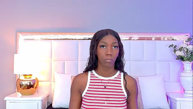 Snapshot of MadeleineHocker chatting on 09-17-25, 12:18 MadeleineHocker online show from 09-17-25, 12:18