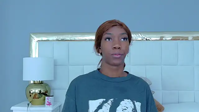 Snapshot of MadeleineHocker chatting on 10-04-25, 12:03 MadeleineHocker online show from 10-04-25, 12:03