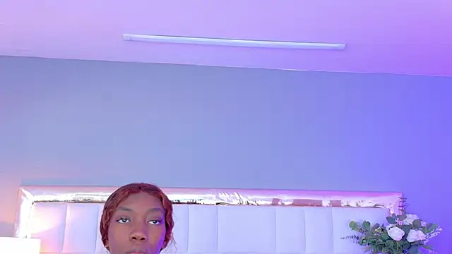 Snapshot of MadeleineHocker chatting on 10-18-25, 01:01 MadeleineHocker online show from 10-18-25, 01:01