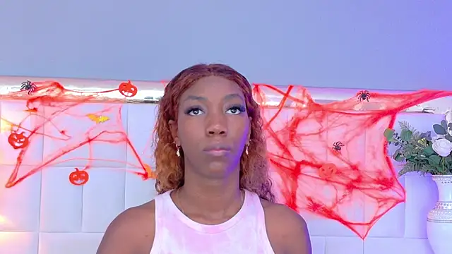 Snapshot of MadeleineHocker chatting on 10-22-25, 01:11 MadeleineHocker online show from 10-22-25, 01:11