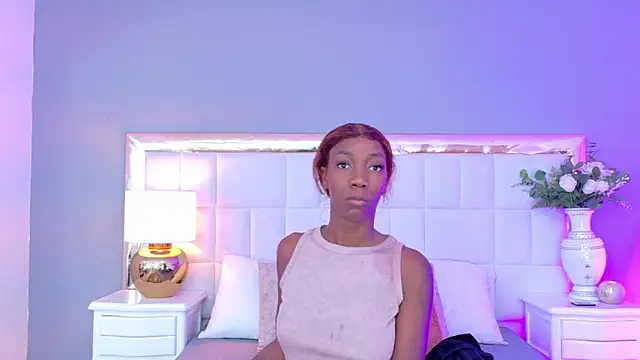 Snapshot of MadeleineHocker chatting on 11-12-25, 01:33 MadeleineHocker online show from 11-12-25, 01:33