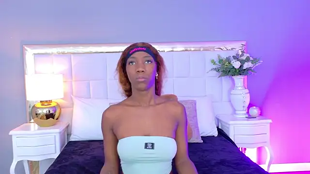 Snapshot of MadeleineHocker chatting on 11-23-25, 01:00 MadeleineHocker online show from 11-23-25, 01:00