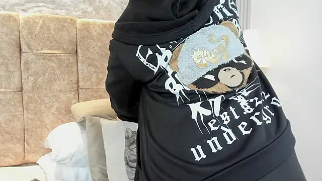 leilapons online show from 10-10-25, 05:23