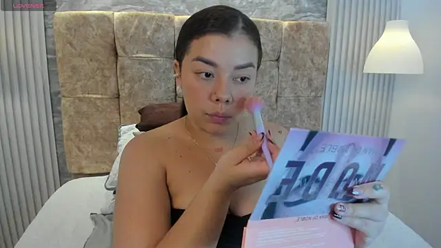 leilapons online show from 11-20-25, 04:18