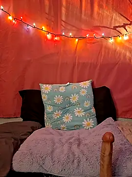 PeachyAriel online show from 10-13-25, 01:16