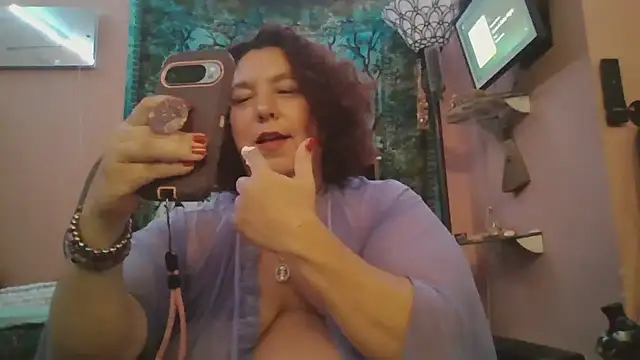 Snapshot of lil-gemini-hippy chatting on 05-06-26, 05:03 lil-gemini-hippy online show from 05-06-26, 05:03