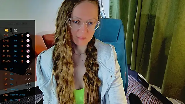 Snapshot of _Goldilocks_ chatting on 09-13-25, 06:35  Goldilocks  online show from 09-13-25, 06:35