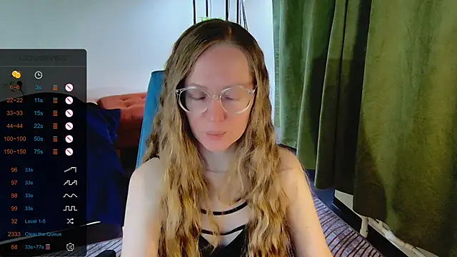 Snapshot of _Goldilocks_ chatting on 09-14-25, 06:45  Goldilocks  online show from 09-14-25, 06:45