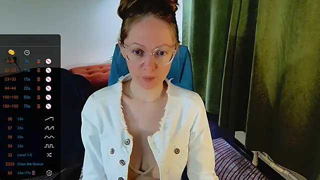 Snapshot of _Goldilocks_ chatting on 09-15-25, 06:35  Goldilocks  online show from 09-15-25, 06:35