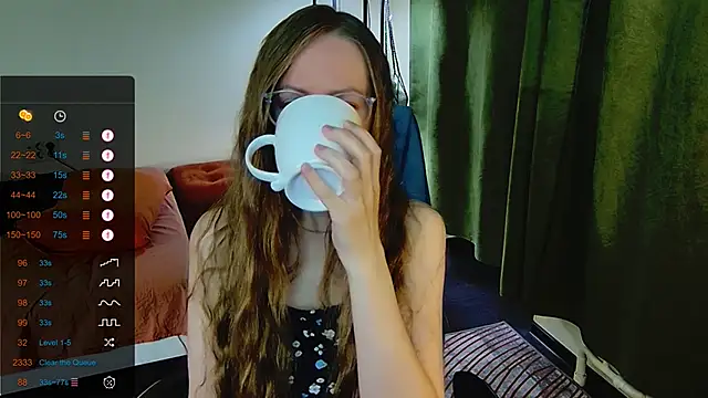 Snapshot of _Goldilocks_ chatting on 09-18-25, 06:48  Goldilocks  online show from 09-18-25, 06:48