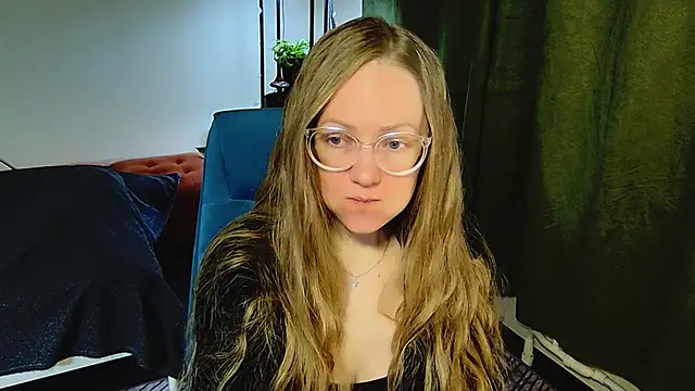 Snapshot of _Goldilocks_ chatting on 09-26-25, 06:39  Goldilocks  online show from 09-26-25, 06:39