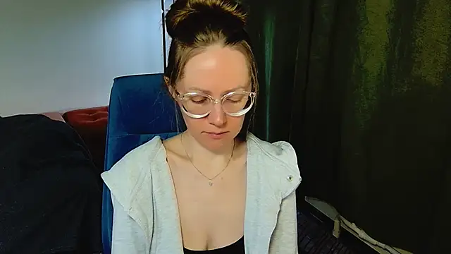 Snapshot of _Goldilocks_ chatting on 09-27-25, 07:24  Goldilocks  online show from 09-27-25, 07:24