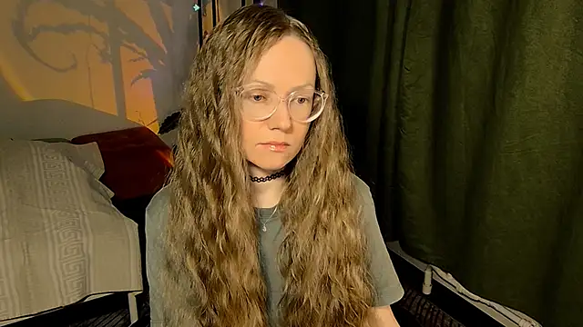 Snapshot of _Goldilocks_ chatting on 10-08-25, 04:37  Goldilocks  online show from 10-08-25, 04:37