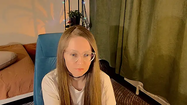 Snapshot of _Goldilocks_ chatting on 10-11-25, 03:32  Goldilocks  online show from 10-11-25, 03:32