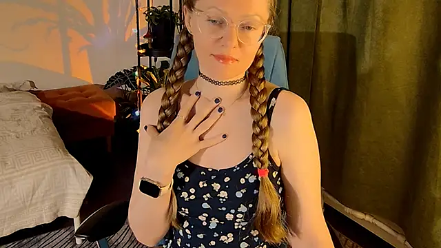 Snapshot of _Goldilocks_ chatting on 10-13-25, 06:19  Goldilocks  online show from 10-13-25, 06:19