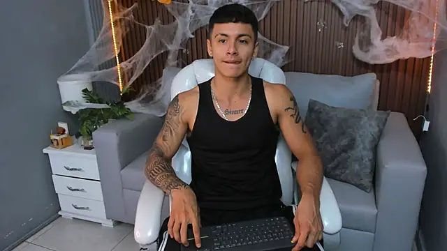 Leo santoro online show from 10-24-25, 01:29