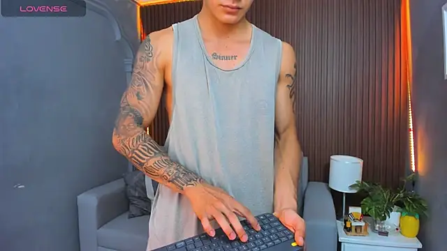 Leo santoro online show from 11-25-25, 01:55