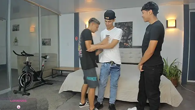 Bisexlifehot   online show from 11-10-25, 11:04