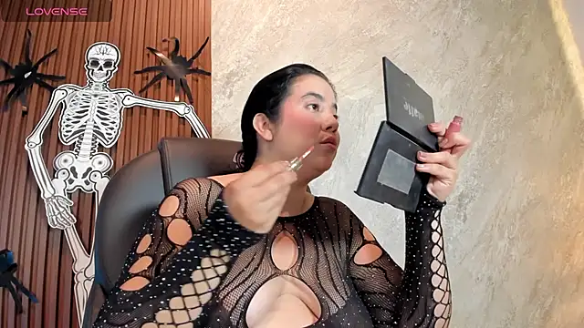  Cris Spicy  online show from 10-28-25, 07:05