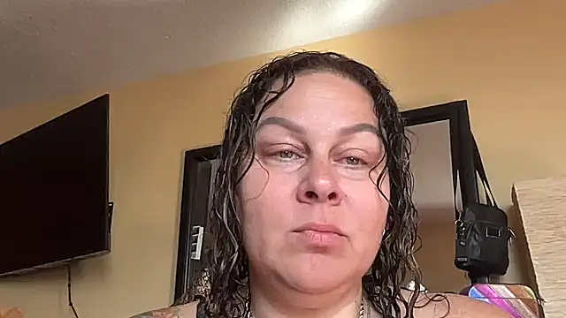 Snapshot of number1slut chatting on 06-16-26, 01:47 number1slut online show from 06-16-26, 01:47