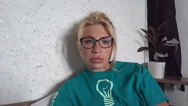 fox red lady7 online show from 09-29-25, 08:30