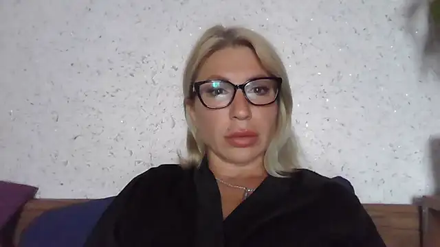 Snapshot of fox_red_lady7 chatting on 05-31-26, 08:43 fox red lady7 online show from 05-31-26, 08:43