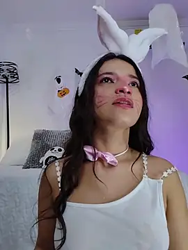 LUNAA    online show from 10-21-25, 04:13