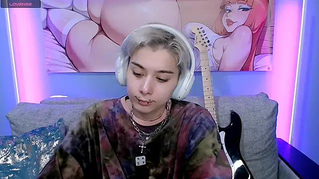 Snapshot of SophieAsh chatting on 11-18-25, 09:03 SophieAsh online show from 11-18-25, 09:03