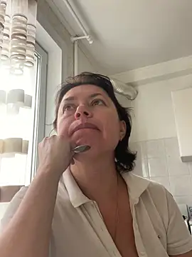 Kiravix online show from 10-13-25, 07:41