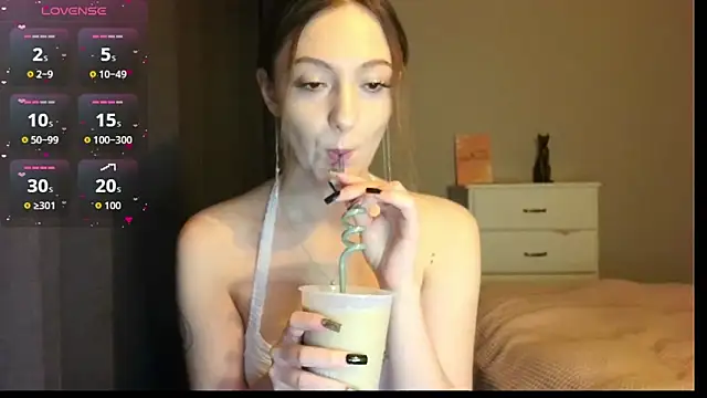 white liillyy online show from 03-12-26, 09:43