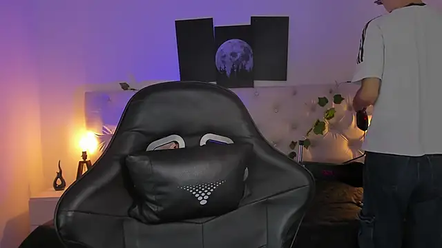 Snapshot of Elliot_younngg chatting on 09-13-25, 02:17 Elliot younngg online show from 09-13-25, 02:17