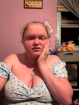 Snapshot of KadiSparkle chatting on 09-30-25, 02:38 KadiSparkle online show from 09-30-25, 02:38