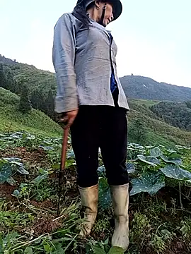 Snapshot of Exembin chatting on 09-22-25, 10:50 Exembin online show from 09-22-25, 10:50