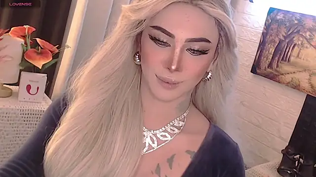 Snapshot of Your_valentina_goddess chatting on 09-19-25, 02:57 Your valentina goddess online show from 09-19-25, 02:57