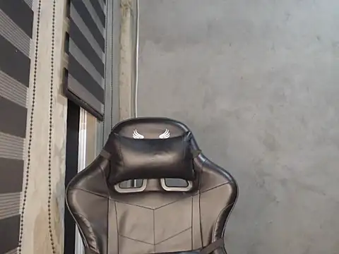 Snapshot of RowyCam chatting on 09-08-25, 03:11 RowyCam online show from 09-08-25, 03:11