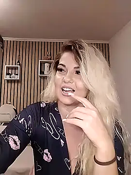 Mayaaaaaa  online show from 11-21-25, 09:24