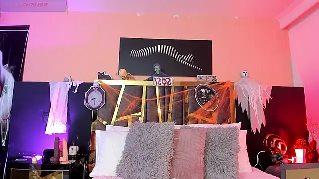 ScarletTorres online show from 10-30-25, 06:30