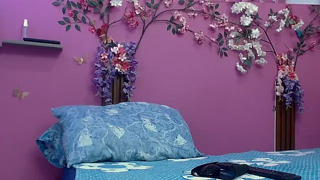 skinnybarbie022 online show from 12-18-25, 12:38