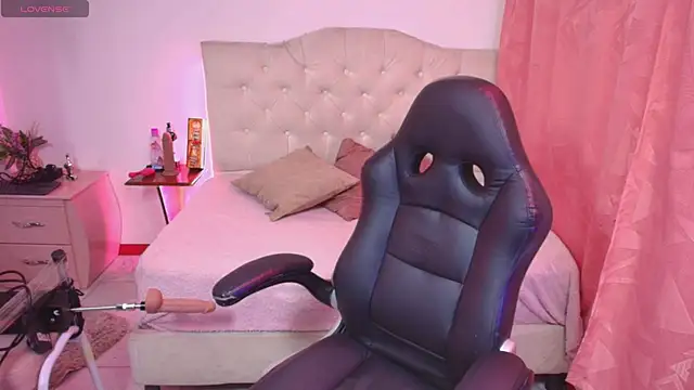 lailahdark online show from 11-07-25, 04:45