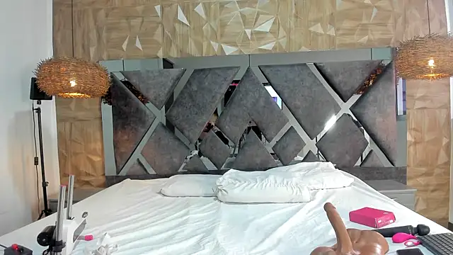 Selene  Lopez  online show from 04-19-26, 07:49