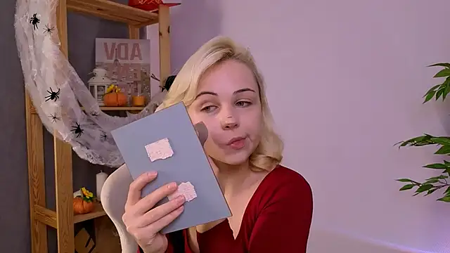 Charlotte Colinss online show from 10-28-25, 04:49