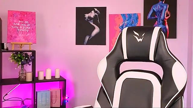 Charlotte Colinss online show from 11-06-25, 02:56