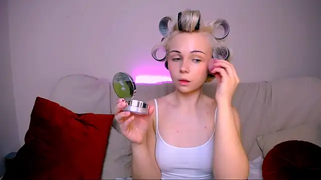 Charlotte Colinss online show from 02-15-26, 04:09