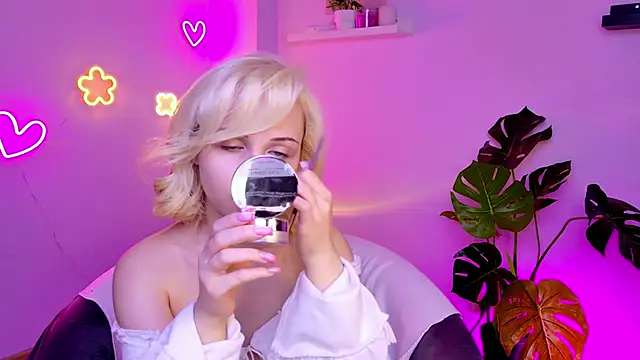 Charlotte Colinss online show from 03-15-26, 04:29