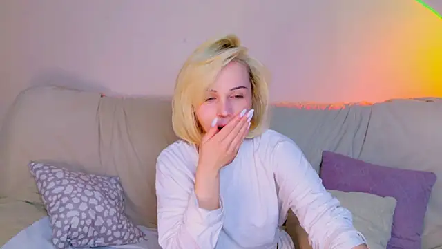 Snapshot of Charlotte_Colinss chatting on 05-11-26, 04:07 Charlotte Colinss online show from 05-11-26, 04:07
