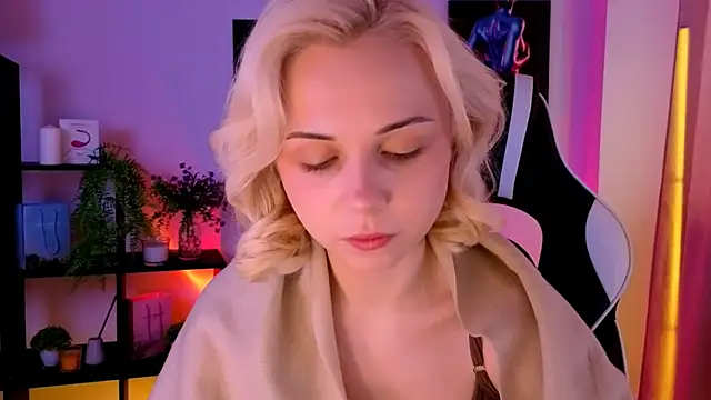 Snapshot of Charlotte_Colinss chatting on 05-21-26, 06:09 Charlotte Colinss online show from 05-21-26, 06:09